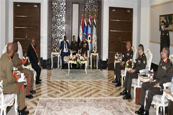 جانب من لقاء وزير الدفاع بقادة الوفود العسكرية
