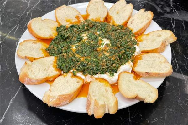 سلطة الزبادي اليوناني