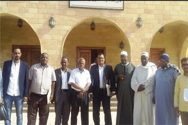 أشرف عطية يؤكد على بدء مشروع الصرف الصحى بقرية غرب أسوان