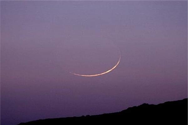 اليوم« هلال جمادى الأولى » يزين السماء 