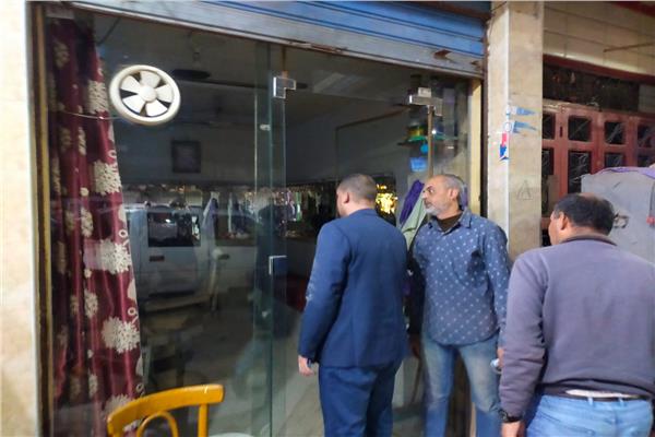 غلق وتشميع 3 محال تجارية وتحرير 20 محضر لعدم إرتداء الكمامة