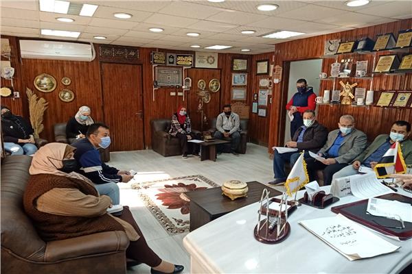 وكيل وزارة الصحة بالشرقية يناقش تطوير منافذ تقديم الخدمة الطبية بالمحافظة 