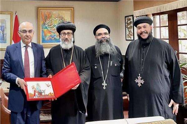 السفير المصري بإندونيسيا يستقبل وفداً برئاسة نيافة الأنبا رويس