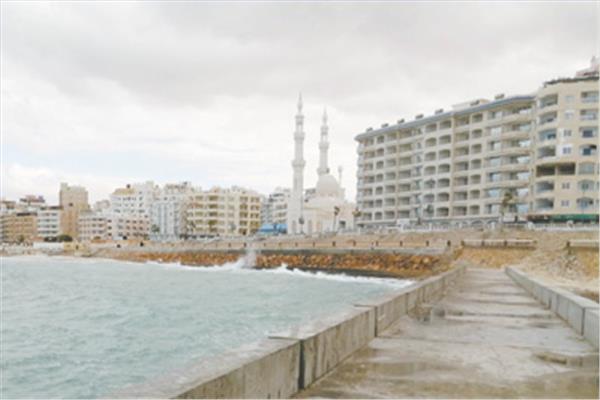 كتل خرسانية لحماية شواطىء الإسكندرية 