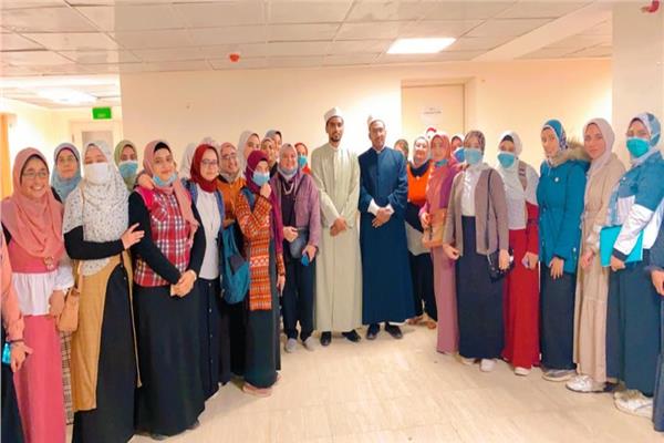 طلبة كلية التمريض جامعة الأزهر بالقاهرة