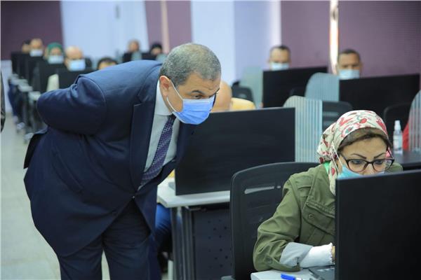 وزير القوى العاملة محمد سعفان