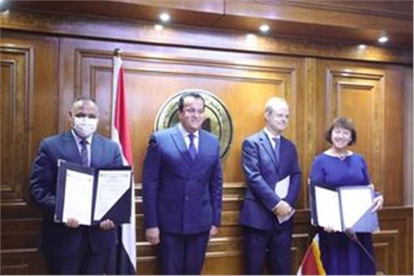 الدكتور محمود صقر و ممثلى  المجلس الثقافى البريطانى