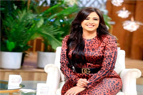سعر فستان ياسمين عبد العزيز في أول ظهور بعد شفاءها