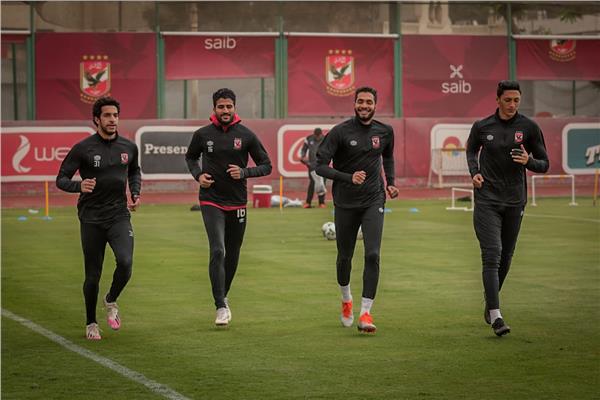 يانكون ميشيل يقود تدريبات متنوعة لحراس مرمى الأهلي