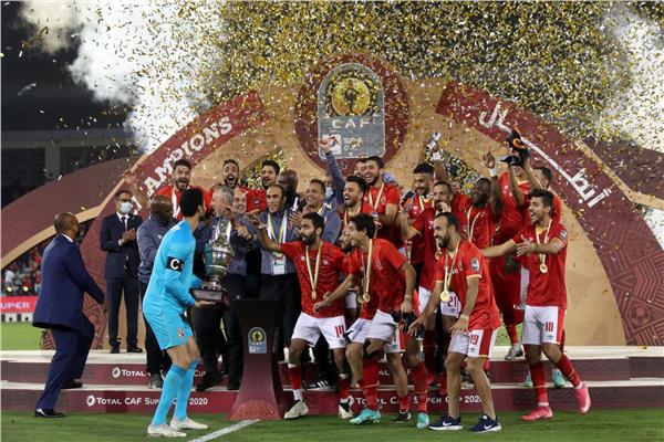 تتويج الاهلي بالسوبر الافريقي