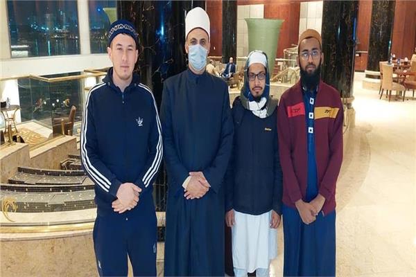 وصول المتسابقين المشاركين في المسابقة العالمية الثامنة والعشرين للقرآن الكريم