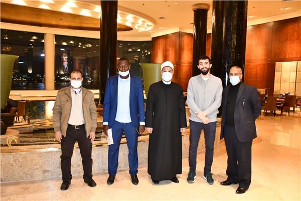بدء وصول المحكمين المشاركين في المسابقة العالمية للقرآن الكريم       