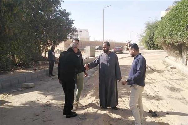 رئيس مدينة الغردقة يتابع أعمال الرصف والتطوير بمنطقة حفر الباطن
