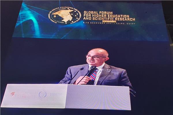 رئيس جامعة أسيوط يستعرض جهود الجامعة الساعية إلى تعزيز تواجدها على الصعيد العالمى 
