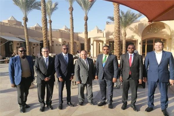   الدكتور محمد معيط مع وزيرى المالية بتنزانيا وزنزبار