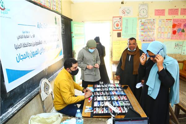 قافلة موسعة تكشف علي  عيون 1023 من الأهالي  بالمجان 