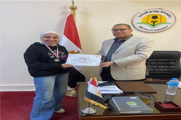 جامعة الوادى الجديد تكرم فريق كرة الطائرة