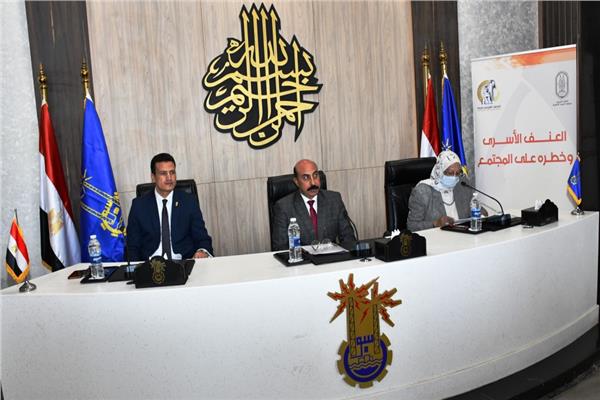 محافظ أسوان : التربية السليمة مفتاح الإستقرار الأسرى