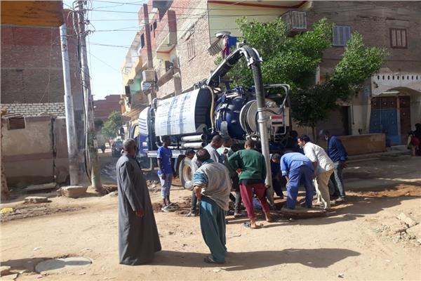 إنهاء مشكلة طفح مياه الصرف الصحي بمنطقة السيل الريفي بأسوان