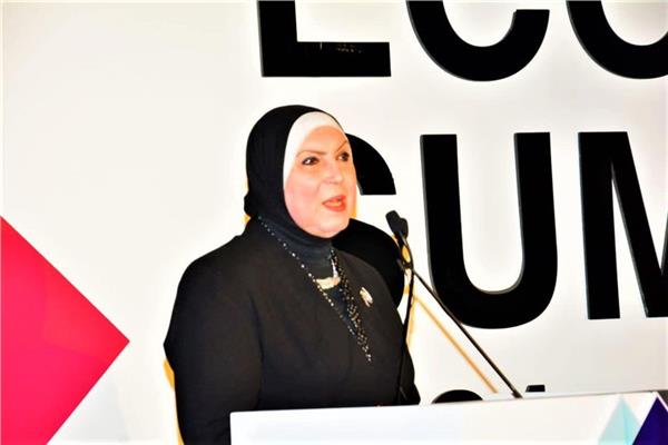  نيفين جامع