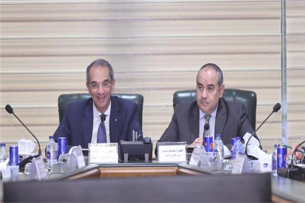 وزيرا الاتصالات والطيران المدني