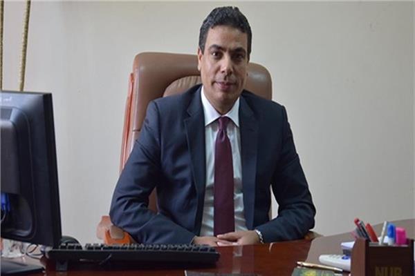 الدكتور عادل عبدالغفار