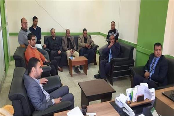 رئيس مياة المنوفية يجتمع مع ممثلى هيئة البريد المصرى