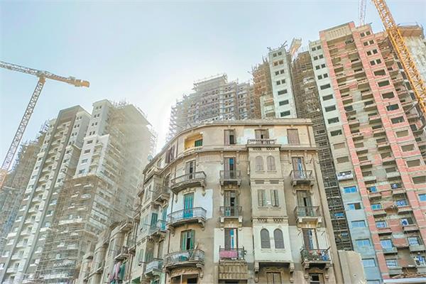 أحد العقارات القديمة التى خرجت من التراث المعمارى