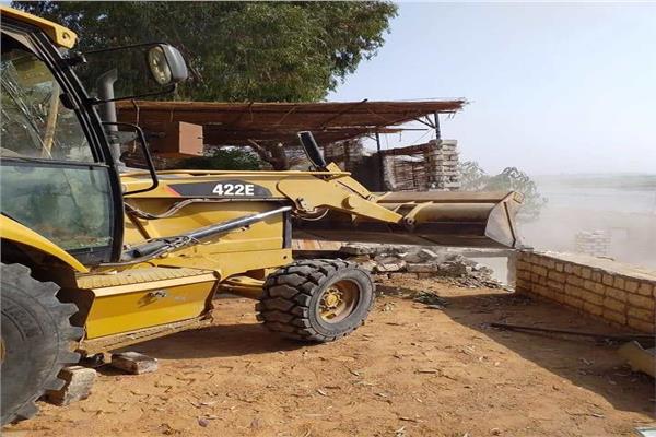  إزالة 29 حالة تعدٍ على نهر النيل بمركز طهطا 