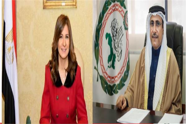 عادل بن عبد الرحمن العسومي والسفيرة نبيلة مكرم