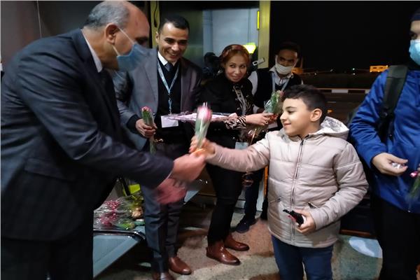 مطارا الغردقة وسوهاج يستقبلان أولى رحلات شركتى " ترانسافيا " و " ويز إير " من باريس وأبوظبي