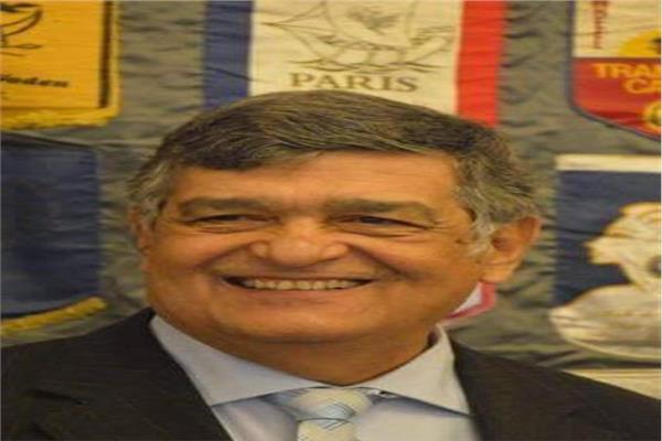 الدكتور نبيل حلمى 