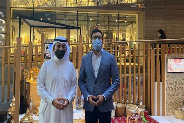 المدير العام للإيسيسكو يزور أجنحة السعودية