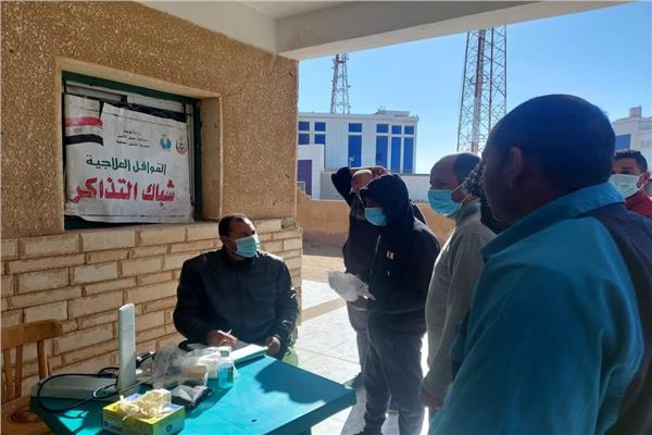 الكشف على 103 مواطنين خلال قافلة طبية مجانية بالزعفرانة