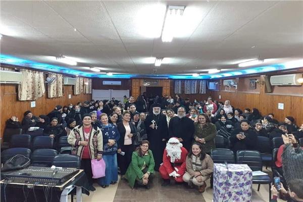  الأنبا باسيليوس يلتقي بمسؤولي وأعضاء مشروع تمكين وحماية الأرامل المعيلات بالإيبارشية 