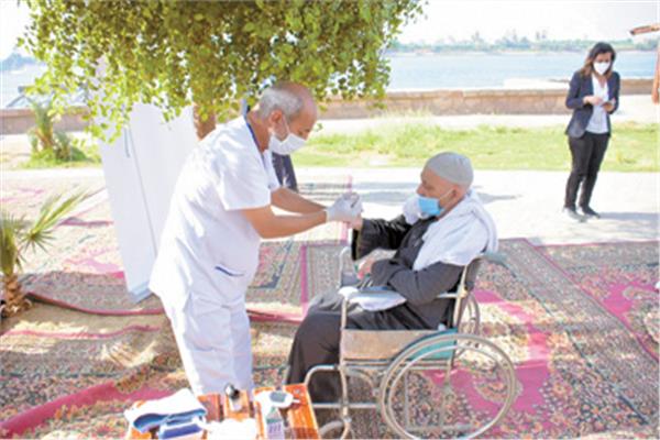 رعاية طبية لكافة الفئات العمرية بالصعيد