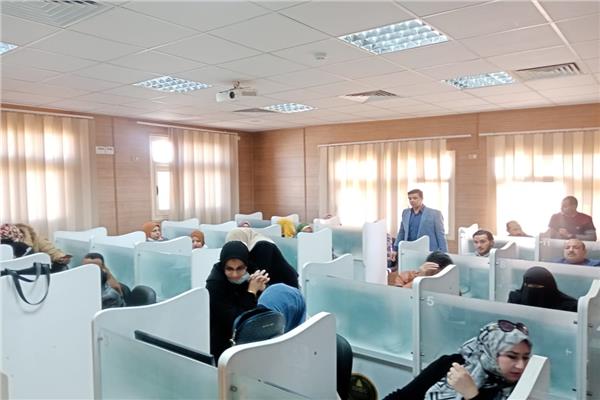 500 من العاملين بجامعة المنصورة ينتهون من أداء امتحان دورة مايكروسوفت