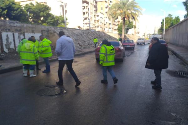 استنفار بأحياء الإسكندرية لتصريف الأمطار وتعطيل الدراسة غدًا الخميس