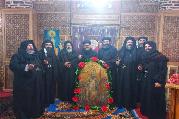 أقباط إسنا يحتفلون بعيد استشهاد الأنبا أمونيوس بدير الشهداء بالأقصر  