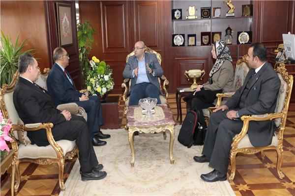 محافظ بني سويف يستقبل نائب وزير الصحة لشؤون السكان