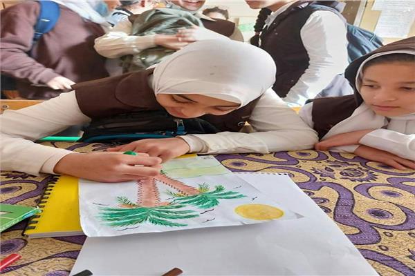بالصور ..ثقافة المنيا تقدم ورشة فنية رسم وتلوين رمز من رموز المحافظة 