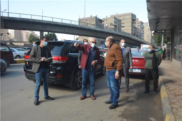 محافظ الجيزة يوجه بإزالة موقف سرفيس عشوائي بميدان الملكه زبيدة بالعجوزة