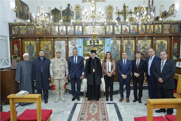 محافظ دمياط تزور كنيسة الروم الأرثوذكس لتقديم التهنئة بمناسبة عيد الميلاد المجيد 