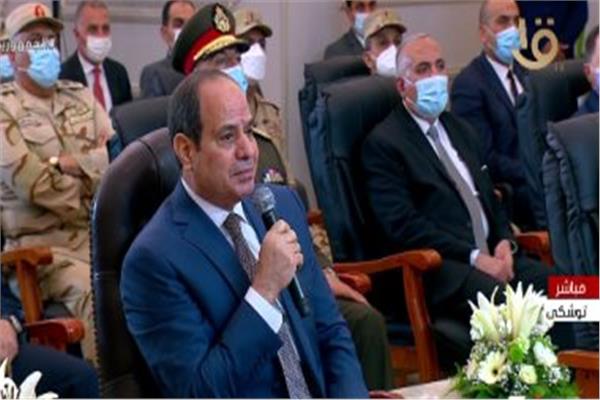  السيسي يشاهد افتتاح طريق توشكى شرق العوينات