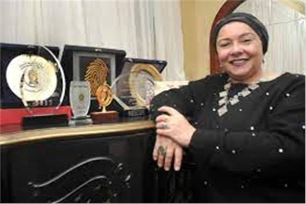  صفيه القبانى نقيب الفنانين التشكيليين