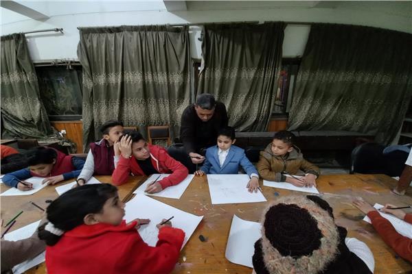 ورش فنية متعددة احتفالا بالعام الجديد بثقافة أحمد بهاء 