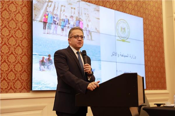 وزير السياحة والآثار 