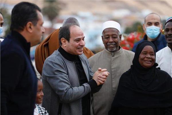 الحاجة كوثر عن زيارة السيسي: بنحبه علشان سمح وبشوش