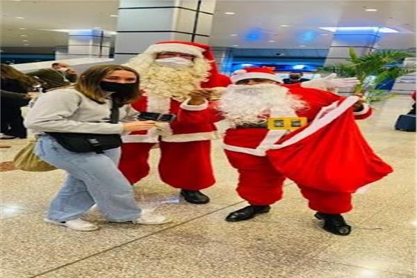 " بالهدايا و المفاجأت " مطار الغردقة يستقبل العام الجديد بالبهجة|