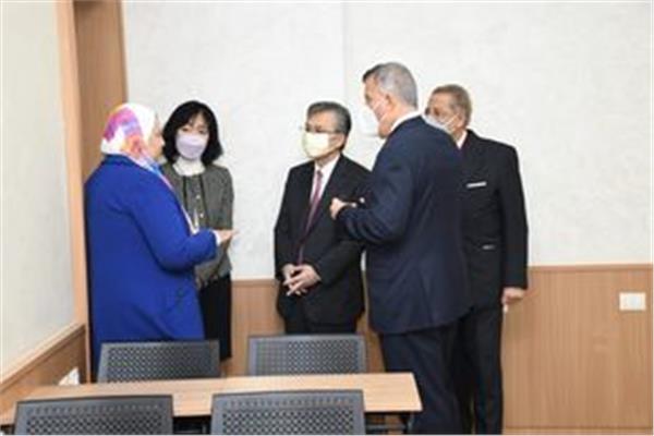 رئيس جامعة عين شمس يستقبل السفير الياباني بكلية الألسن 
